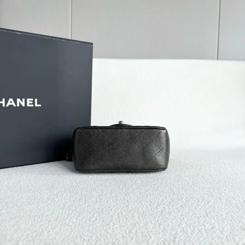 CHANEL brand color